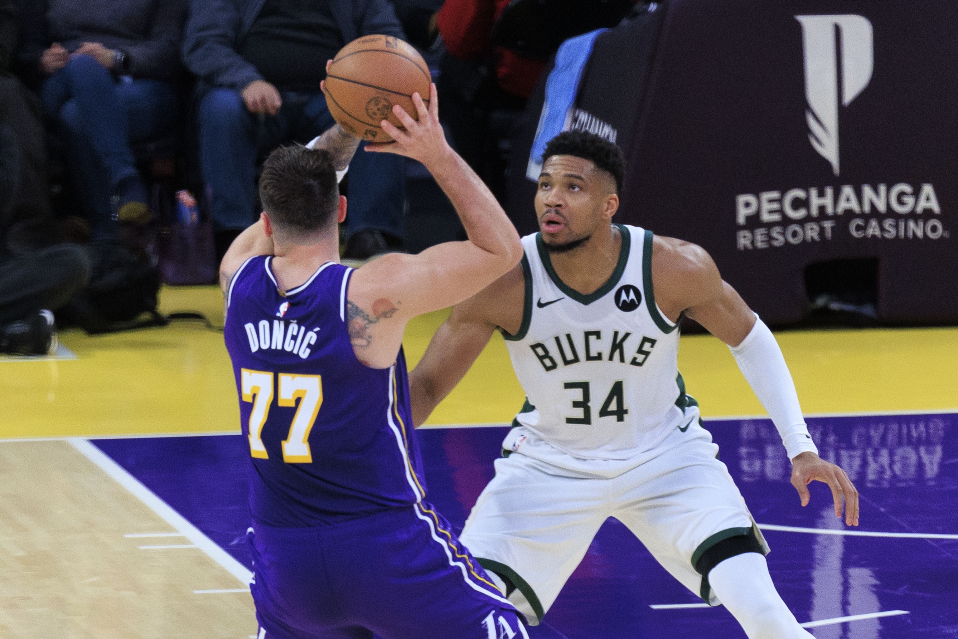 开云体育app安全下载-美记：字母更喜欢在东海岸打球且他不想与持球过多的控卫一起打球