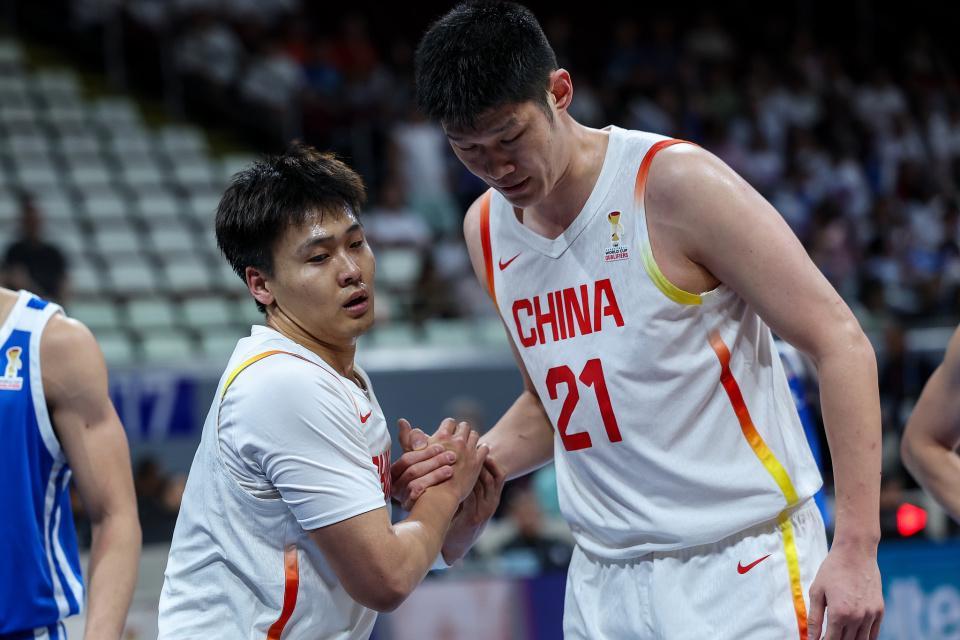 开云体育娱乐app安全-拒重演马尼拉悲剧！中国男篮连续两场大逆转 出线前景大好