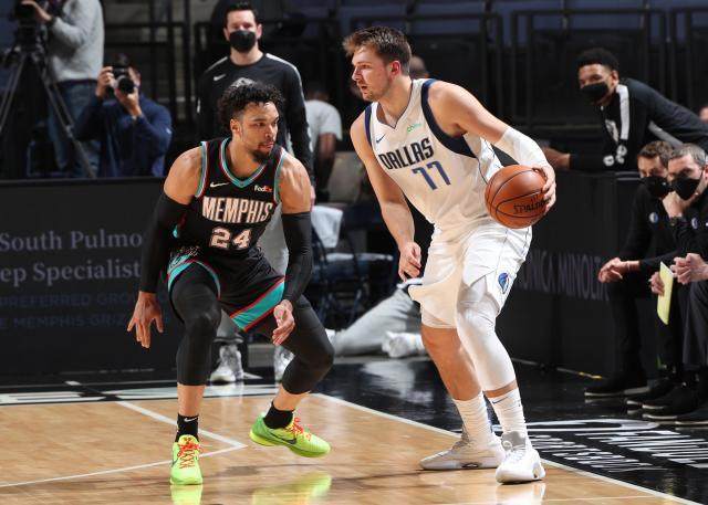 开云体育app安全下载-东契奇连走背字独行侠惨负灰熊 西部已乱成一锅粥